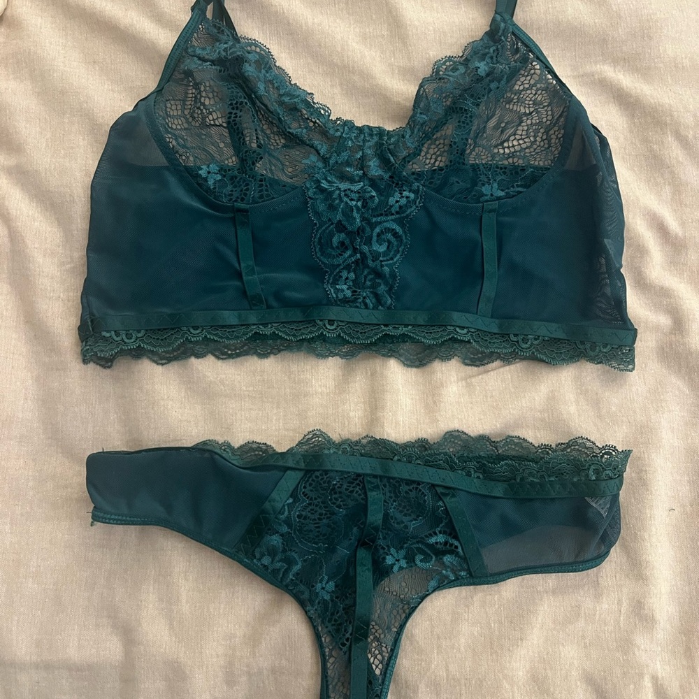 Elegant Lace Bralette and Panty Set - Teal